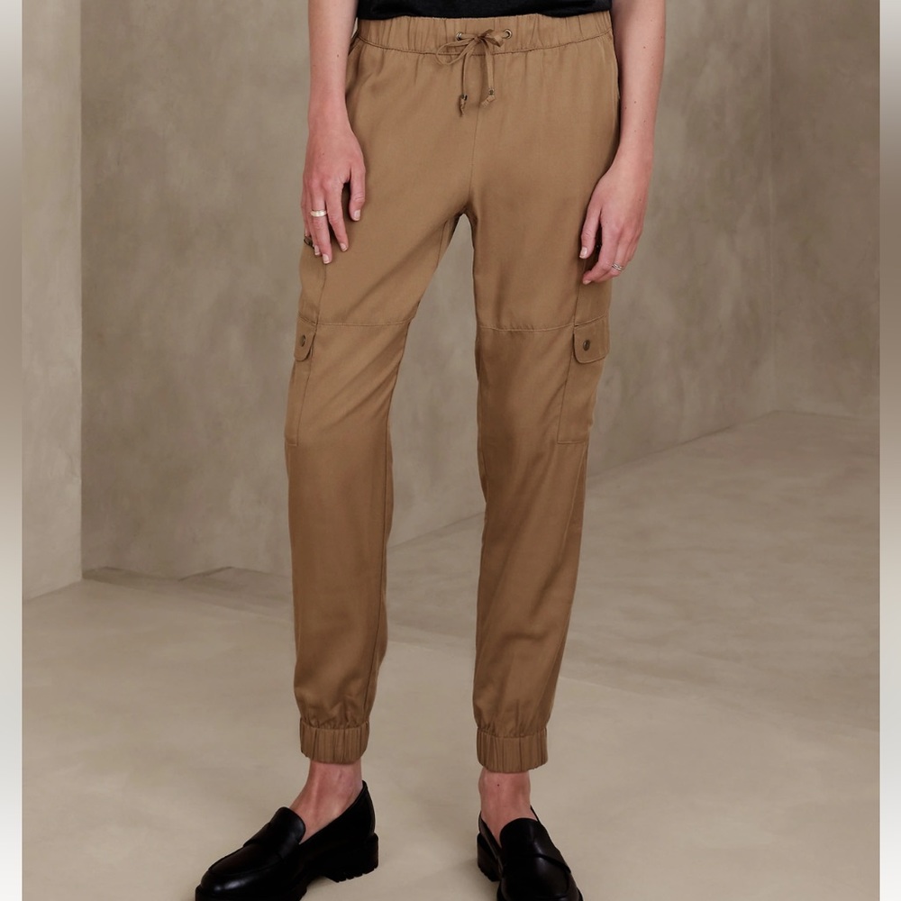 Banana Republic Cargo Joggers Size Medium